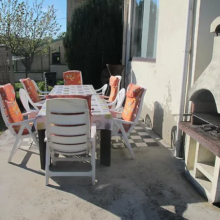 Holiday home Le Bol D'air Puilly-et-Charbeaux